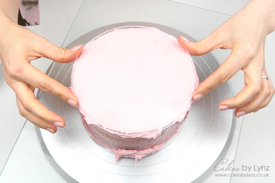 How to use acrylic discs with buttercream