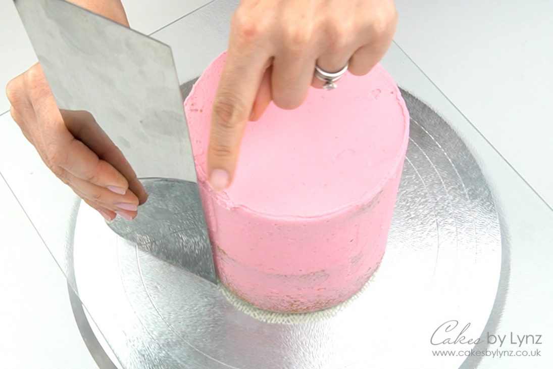 Angle of cake smoothing tool